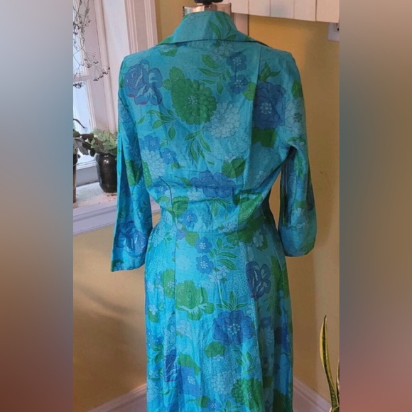 Vintage
1950 Handmade Cotton day dress vibrant blue floral,button front US8 - Picture 2 of 4